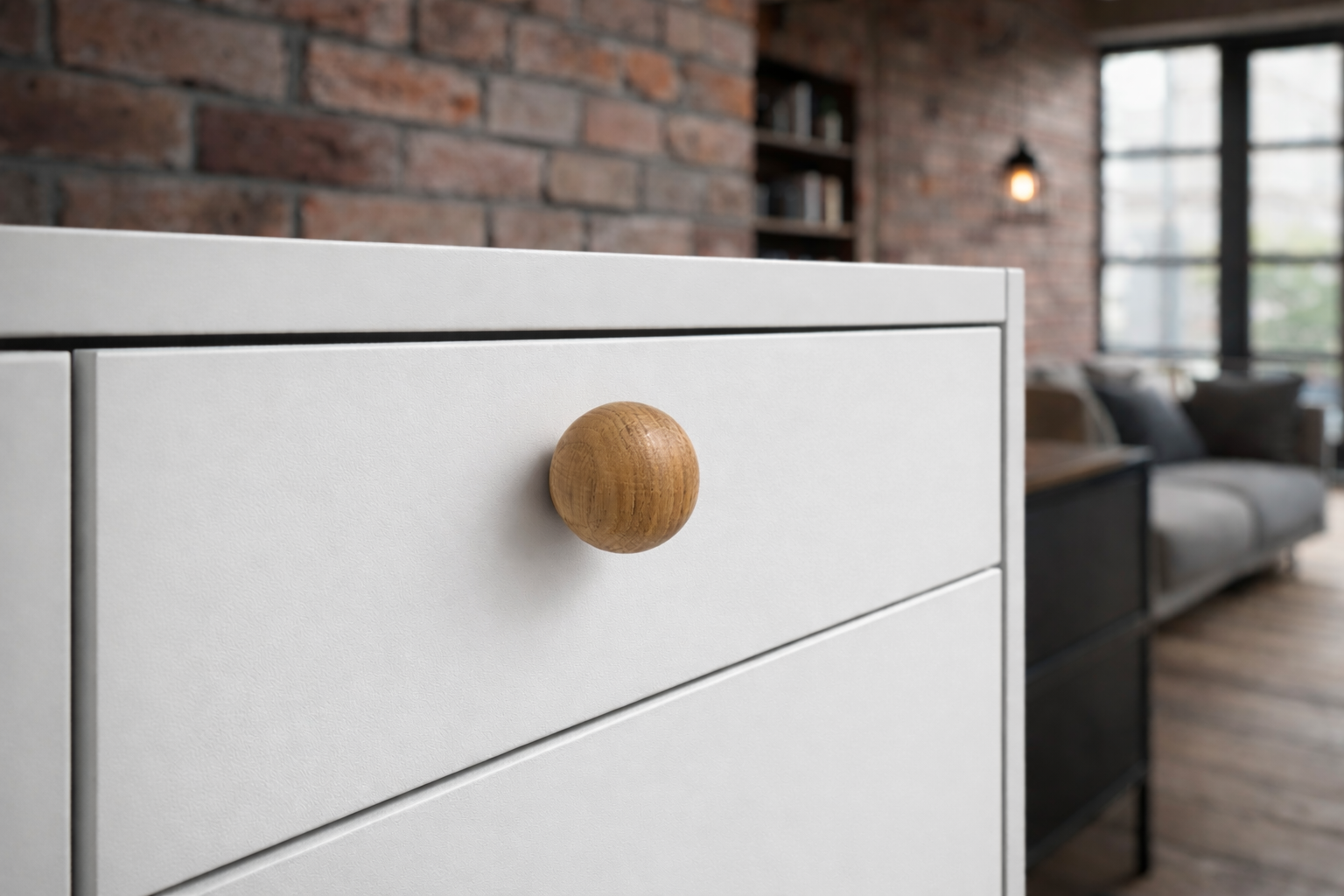 Drewniane detale zmieniają wygląd mebla – odkryj, jak uchwyty drewniane i inne akcesoria meblowe wprowadzają elegancję i wyjątkowy design mebli do Twojego wnętrza.